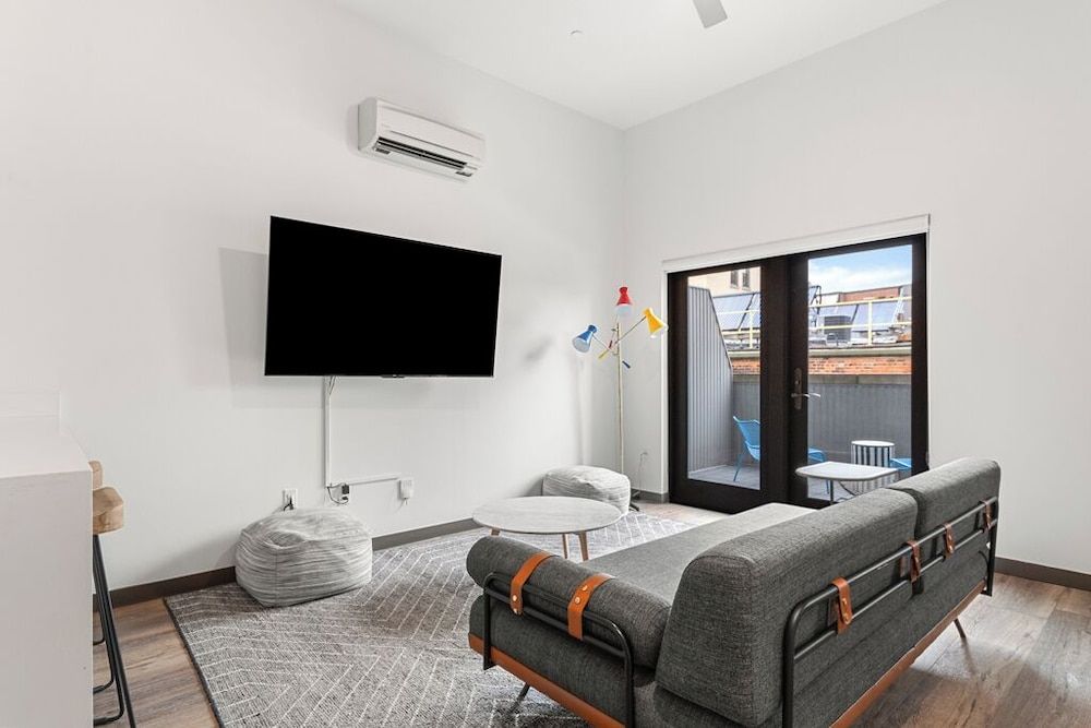 Exhibit A2 Signature Apartment, 2 Bedrooms, Balcony 6