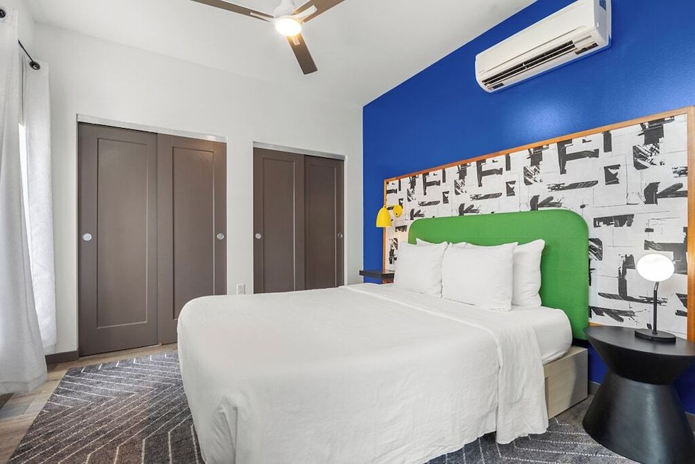 Exhibit A2 Signature Apartment, 2 Bedrooms, Balcony 3