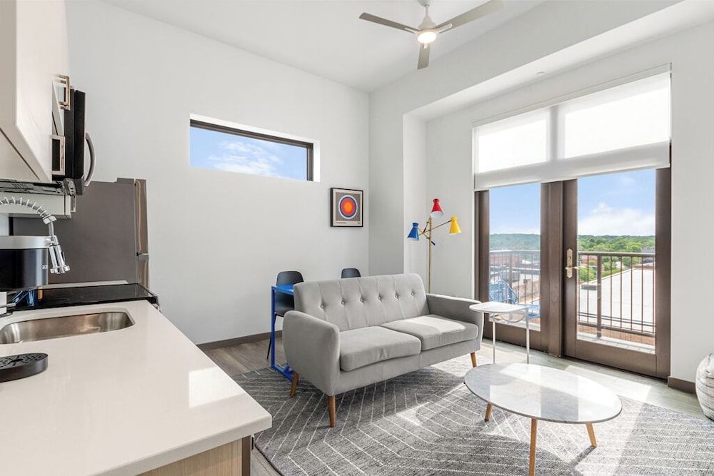 Exhibit A2 Premium Apartment, 1 Bedroom, Balcony 12