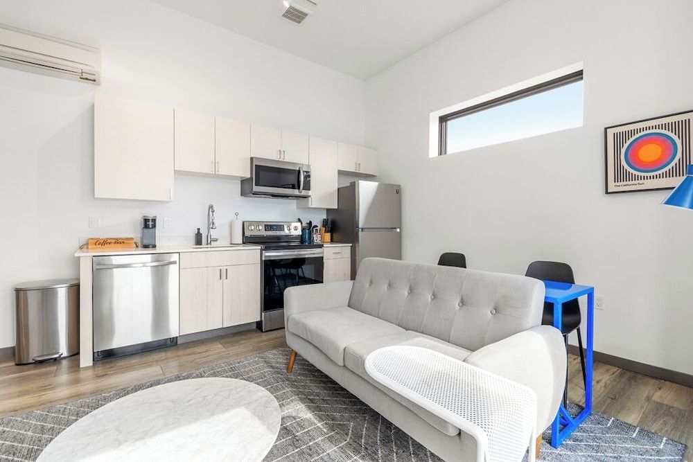 Exhibit A2 Premium Apartment, 1 Bedroom, Balcony 11