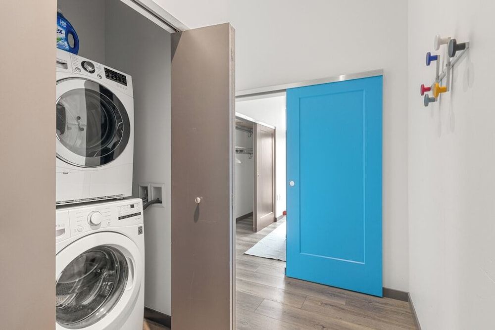 Exhibit A2 Premium Apartment, 1 Bedroom, Balcony 7