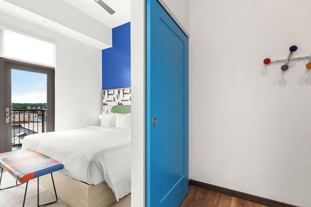 Exhibit A2 Premium Apartment, 1 Bedroom, Balcony 10