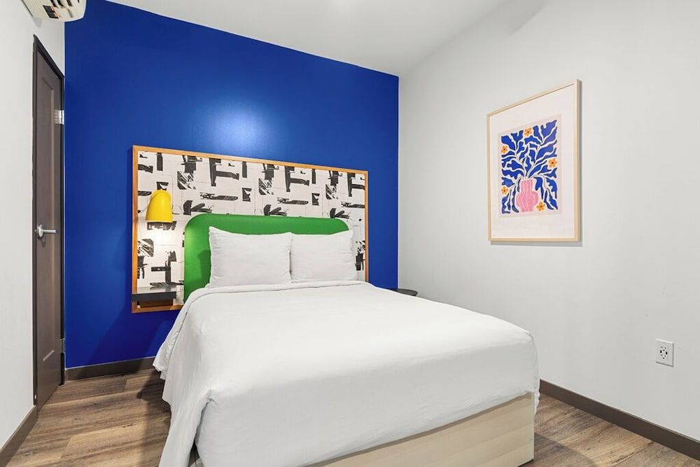 Exhibit A2 Signature Apartment, 2 Bedrooms, Balcony 2