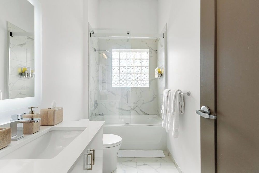 Exhibit A2 Premium Apartment, 1 Bedroom, Balcony 8