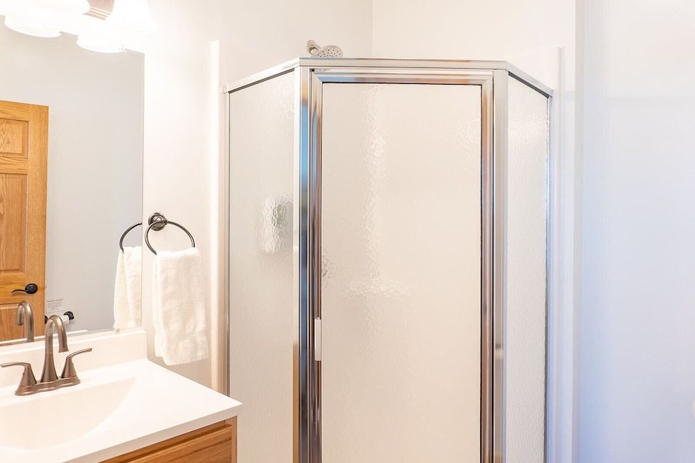 Keweenaw Waters Resort Cabin 17B, No pets, Non-smoking, Sauna 10