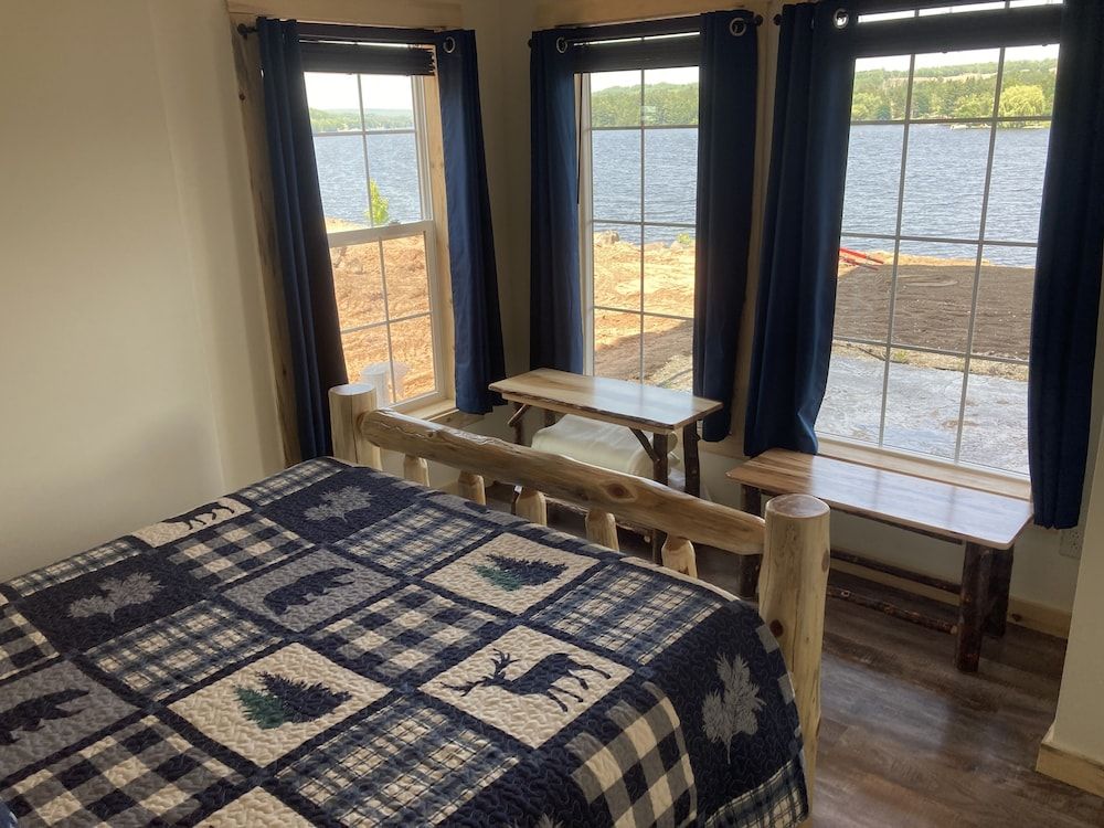 Keweenaw Waters Resort Cabin 21A, Non-Smoking, Pet Friendly 3