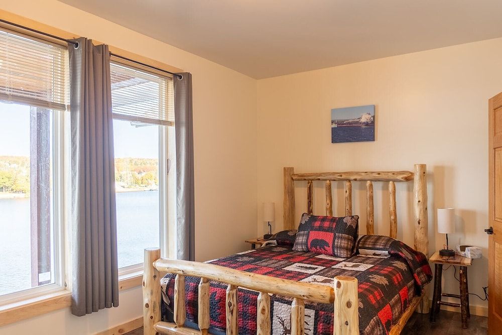 Keweenaw Waters Resort Cabin 17B, No pets, Non-smoking, Sauna 2