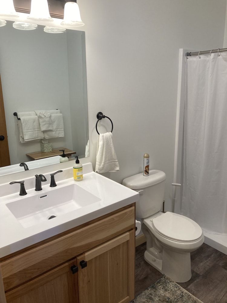 Keweenaw Waters Resort Cabin 21A, Non-Smoking, Pet Friendly 6