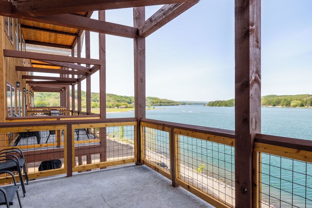 Keweenaw Waters Resort Cabin 24B, Pet Friendly, Non-Smoking 5