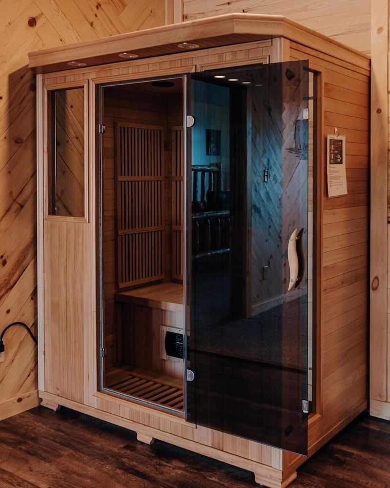 Keweenaw Waters Resort Cabin 17B, No pets, Non-smoking, Sauna 16