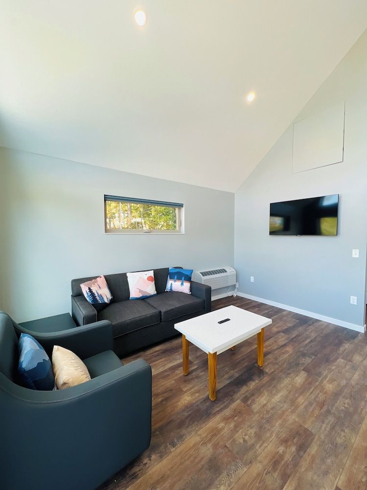 EXPLORE Munising Alger Falls Panoramic Cottage 6