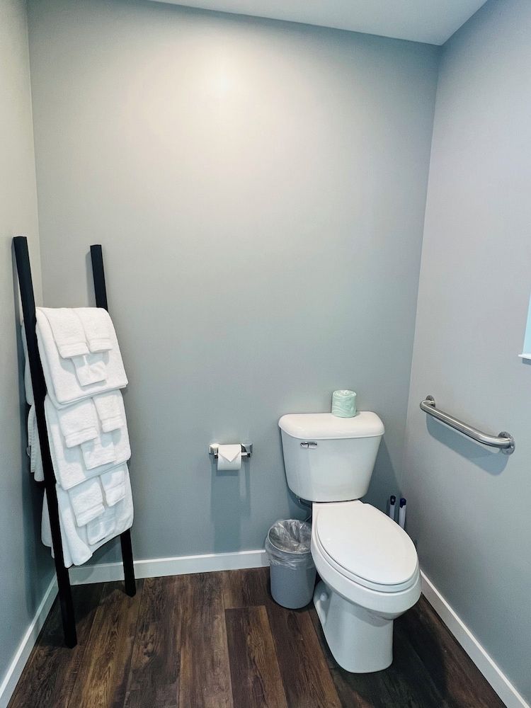 EXPLORE Munising Alger Falls Panoramic Cottage 4