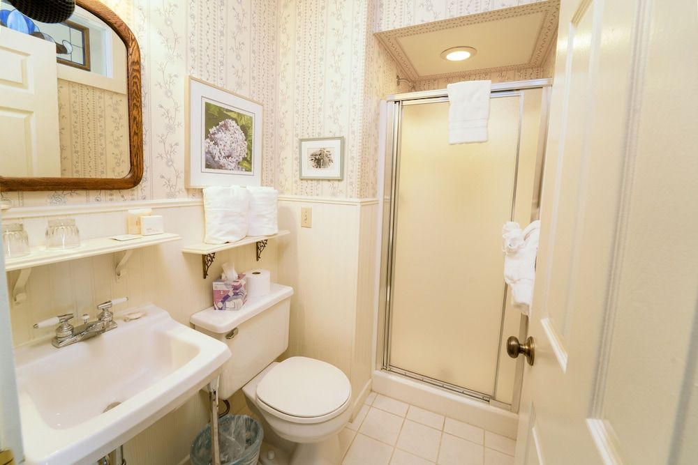 Yelton Manor Bed & Breakfast The Orchid Room 4