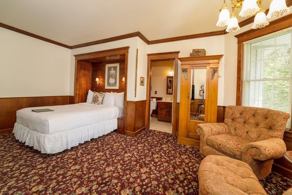 Yelton Manor Bed & Breakfast The Magnolia Room