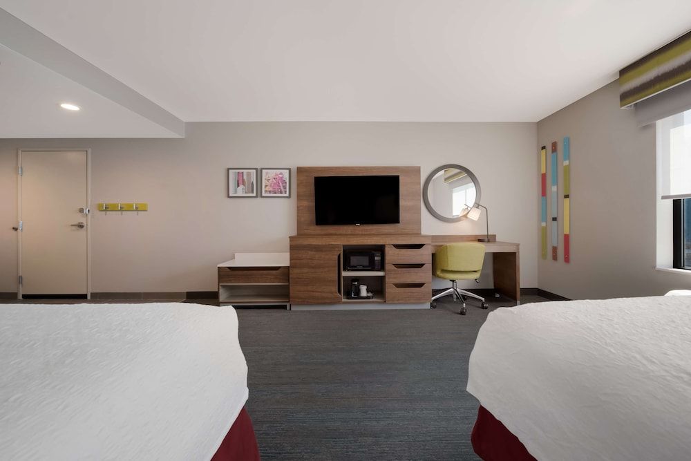 Room, 2 Queen Beds, Accessible, Bathtub