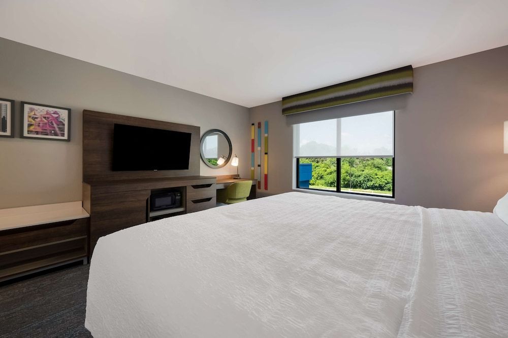 Room, 1 King Bed, Accessible, Bathtub