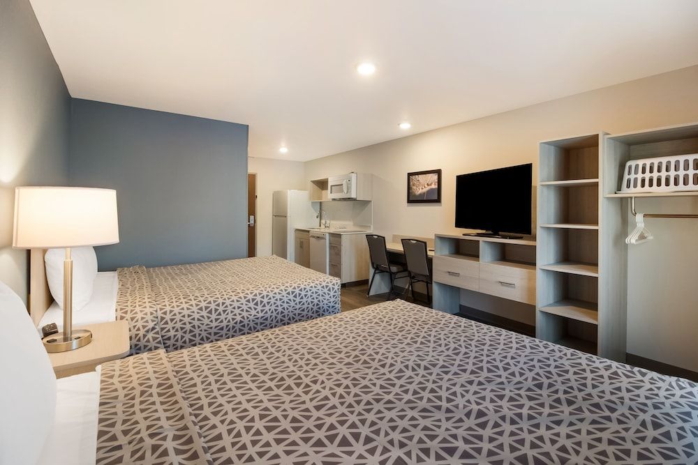 Woodspring Suites Wixom - Novi Queen Suite Two Queen Beds