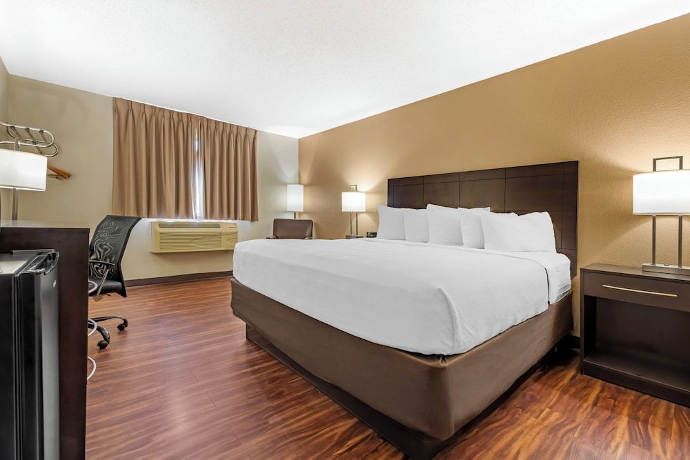 Room, 1 King Bed, Non Smoking