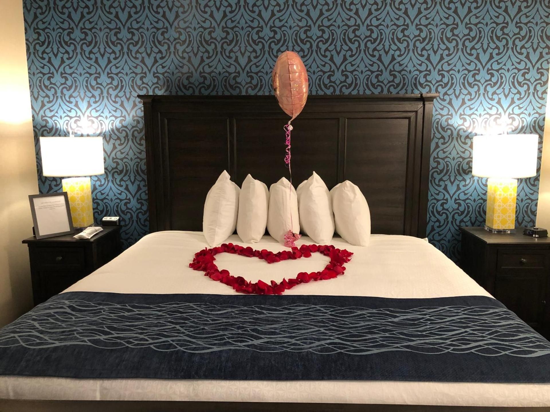 Riverside Inn Hannibal King Suite with Spa Bath