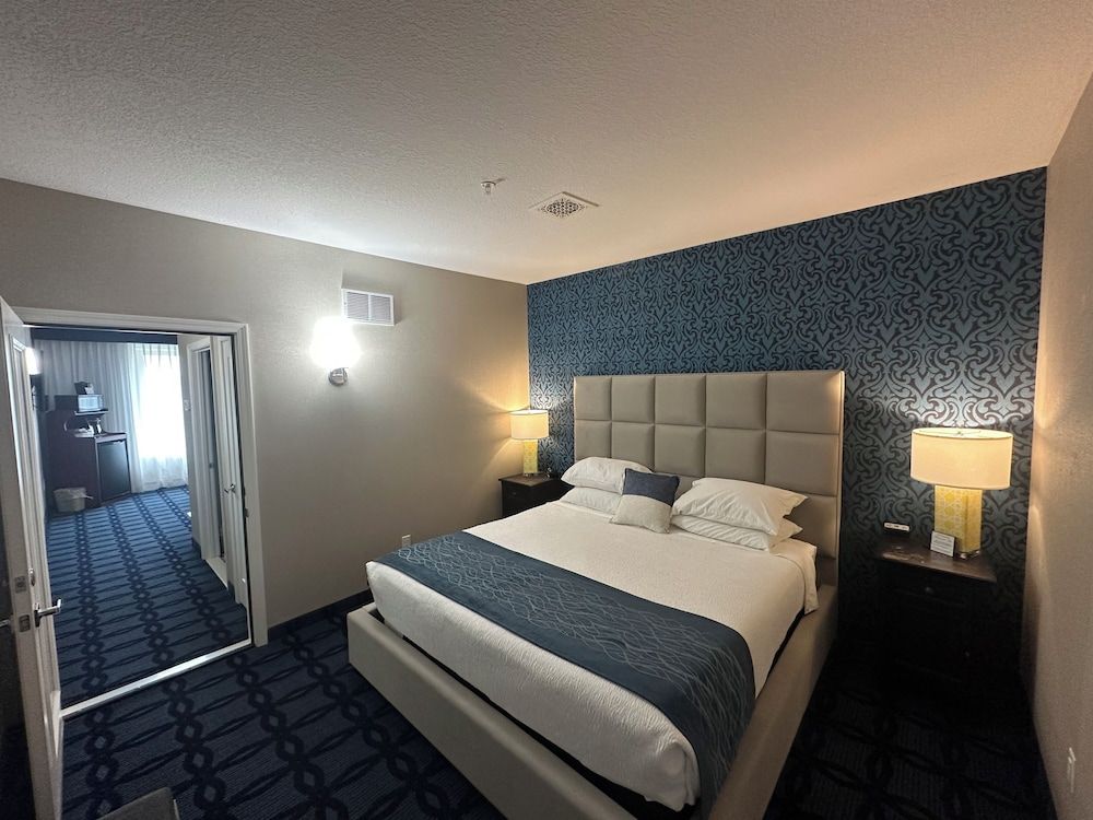 Riverside Inn Hannibal Honeymoon Room, River View