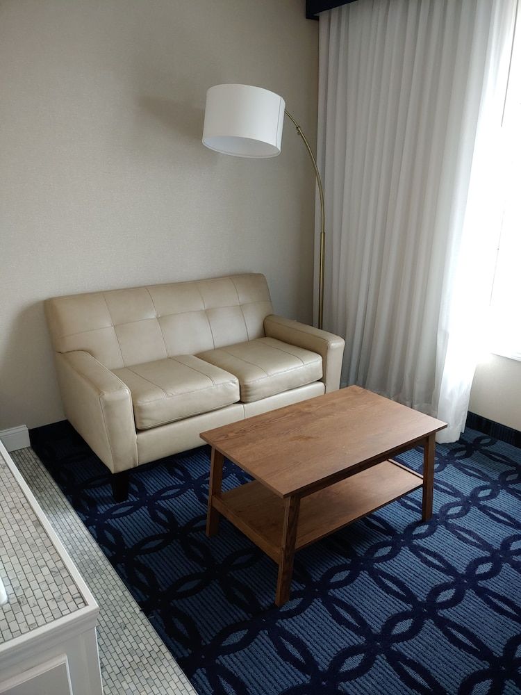 Riverside Inn Hannibal Honeymoon Room, River View 8