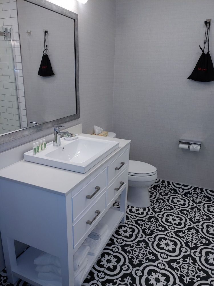 Riverside Inn Hannibal Honeymoon Room, River View 2