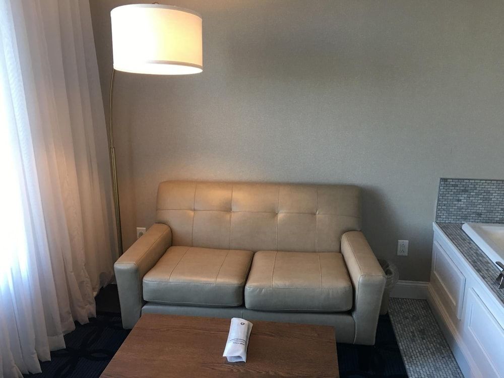 Riverside Inn Hannibal Honeymoon Room, River View 8