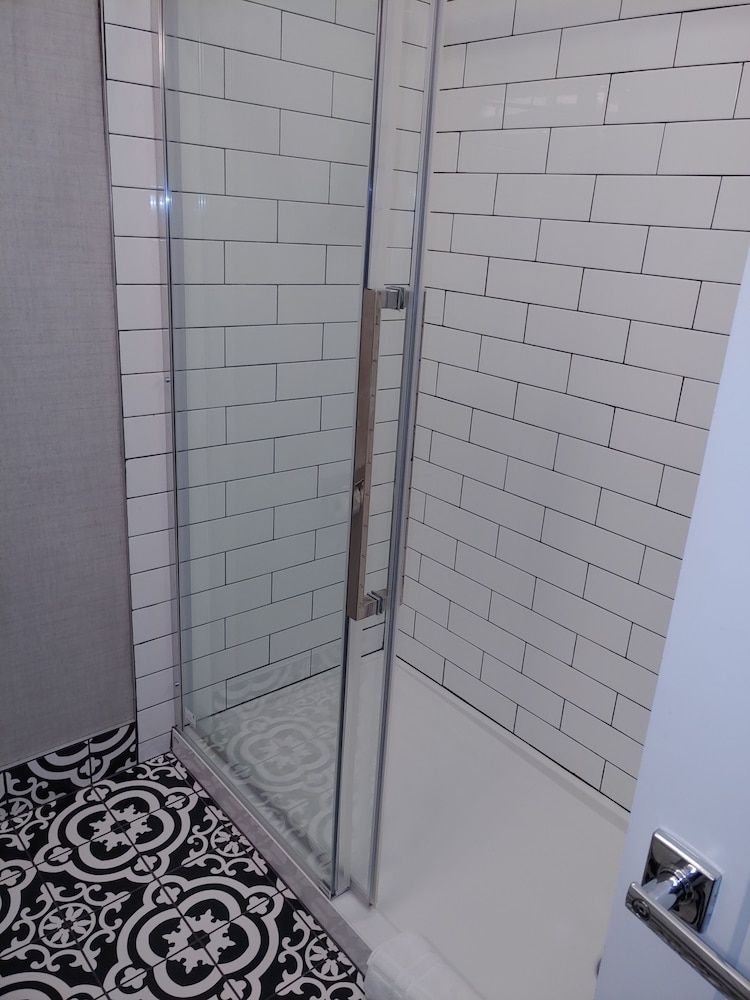 Riverside Inn Hannibal Honeymoon Room, River View 3