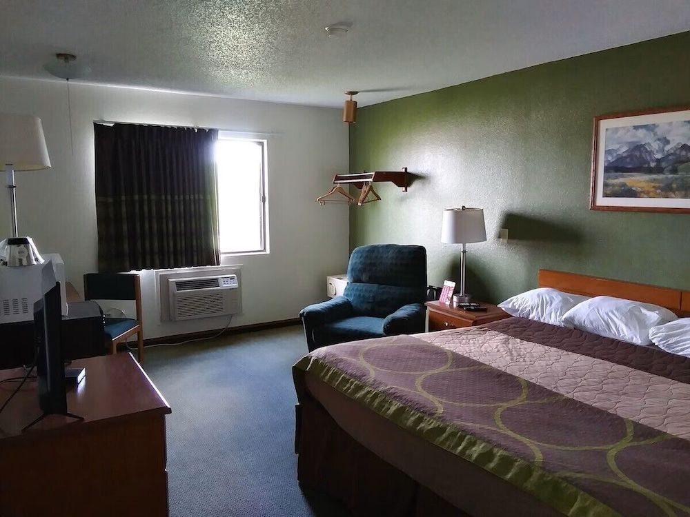 Capital O Amerihost Inn and Suites Kingdom City Hwy 54 MO