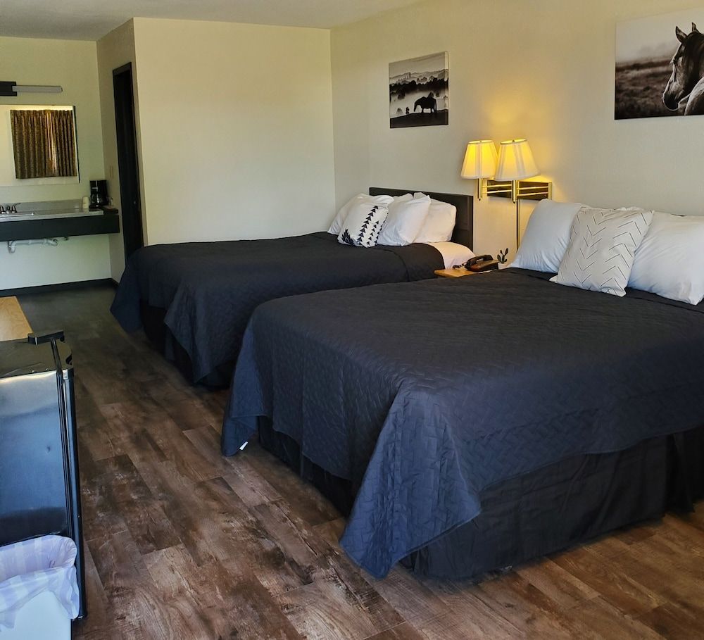 Cactus Inn & Suites Standard Room, 2 Queen Beds, Non Smoking 3