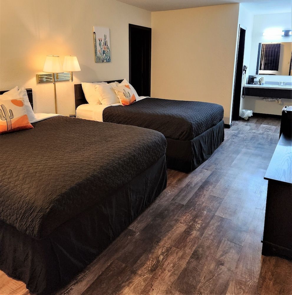 Cactus Inn & Suites Family Suite, 3 Bedrooms, Non Smoking 3