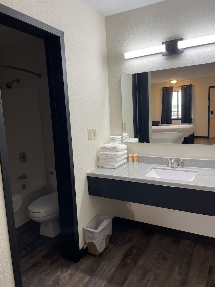 Cactus Inn & Suites Family Suite, 3 Bedrooms, Non Smoking 4