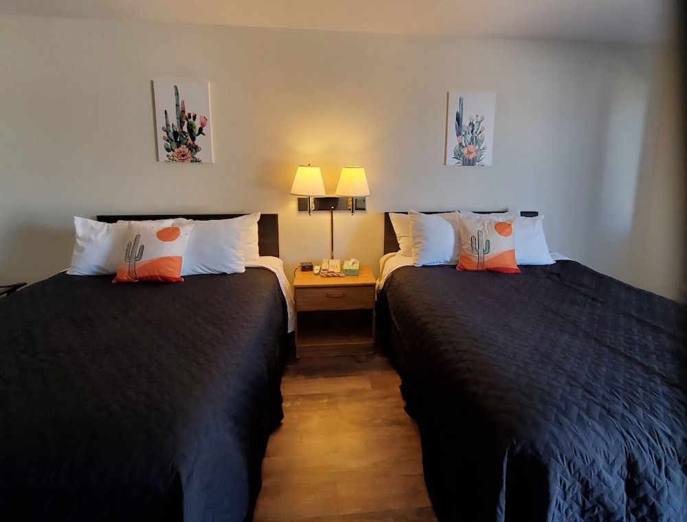 Cactus Inn & Suites Standard Room, 2 Queen Beds, Non Smoking 2