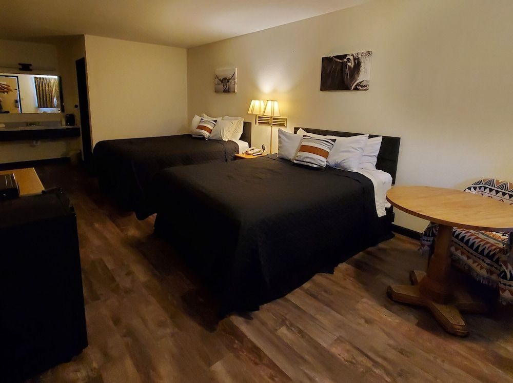 Cactus Inn & Suites Standard Room, 2 Queen Beds, Non Smoking 4