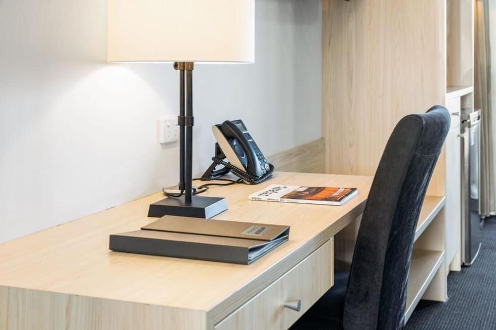 The Barn Accommodation Deluxe Spa King Suite 5