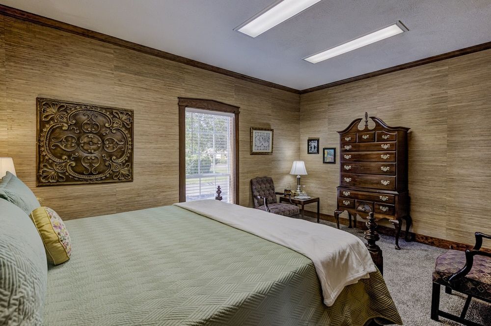 Halpino Deluxe Single Room 2