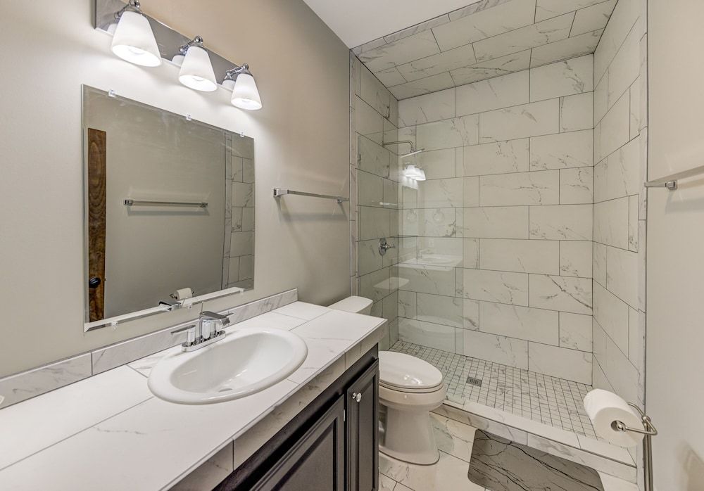 Halpino Deluxe Single Room 8