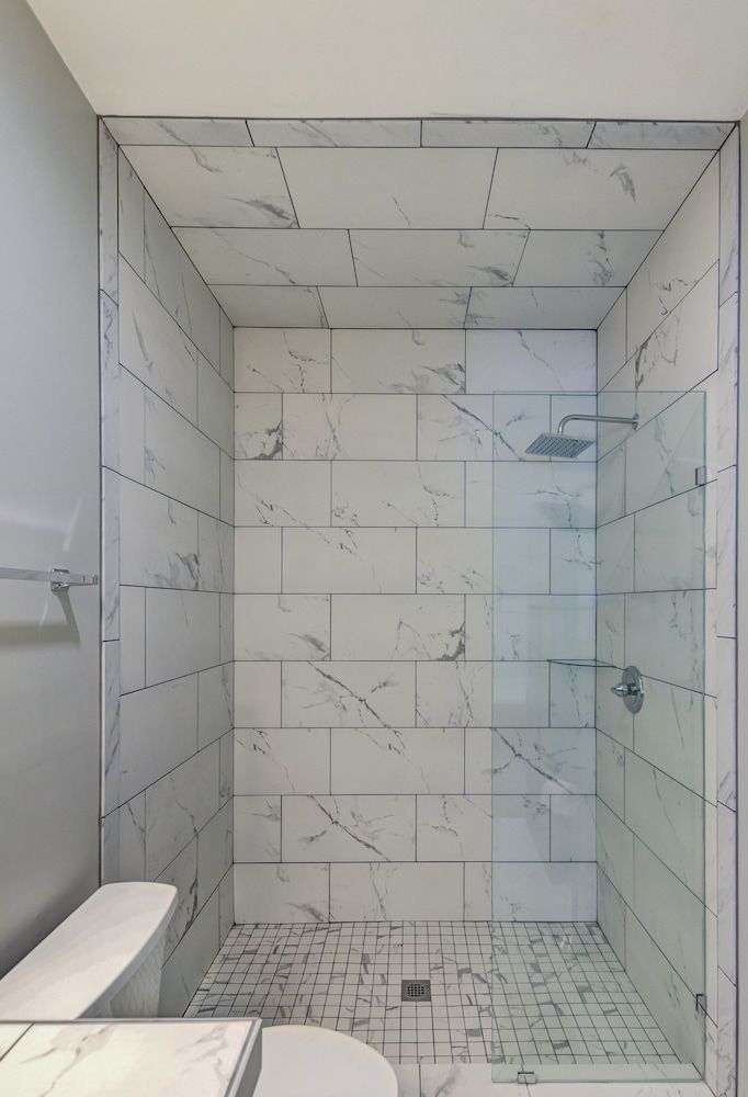 Halpino Deluxe Single Room 5