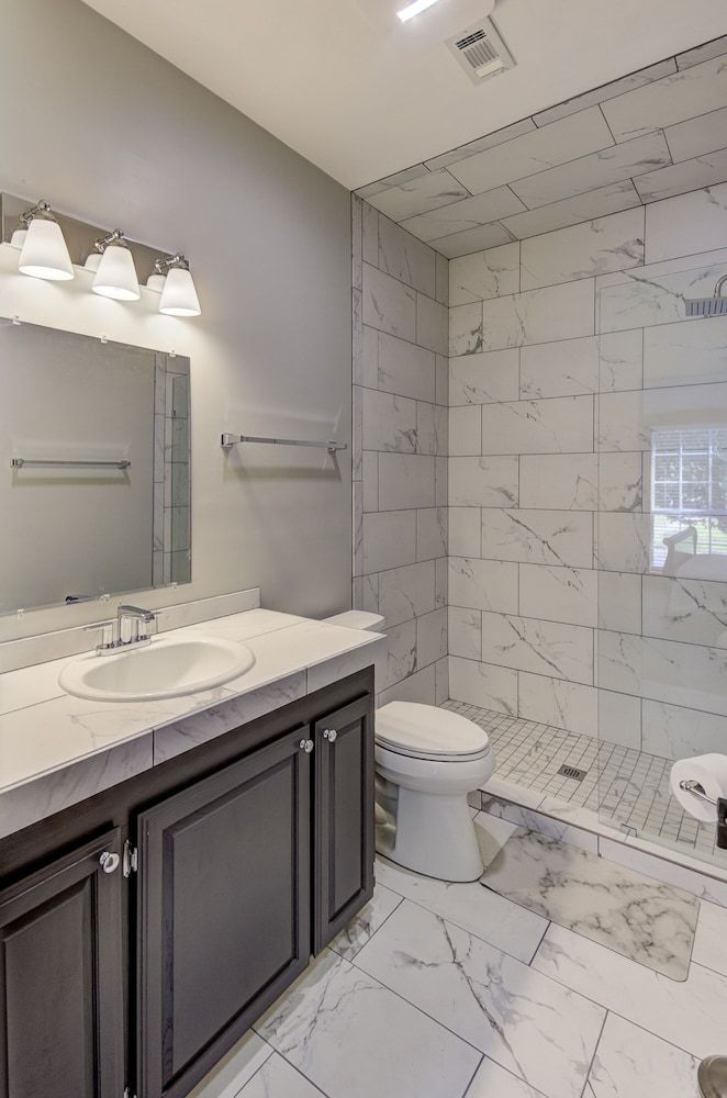 Halpino Deluxe Single Room 9