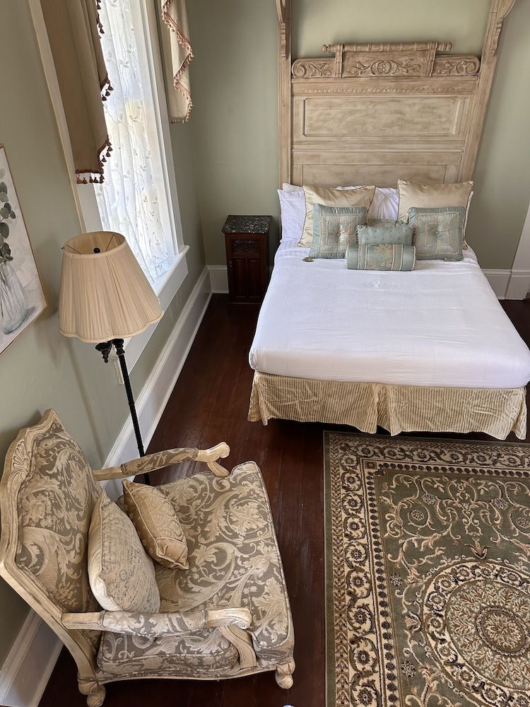 Uncle Henry's Room Room 8