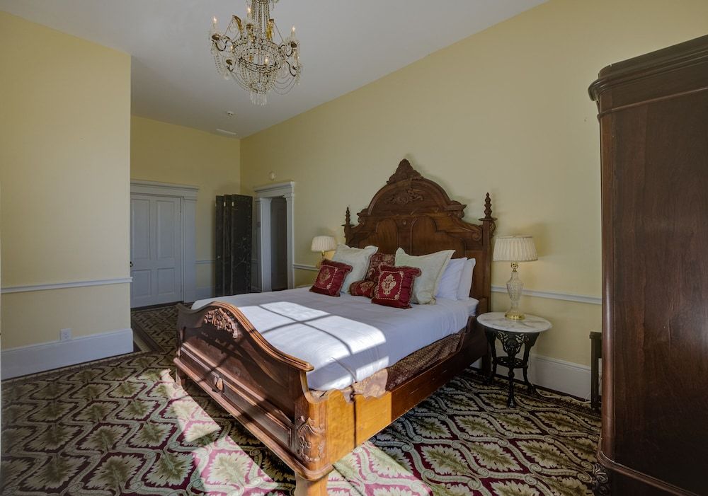 John and Elizabeth Klein's Grand Suite #9