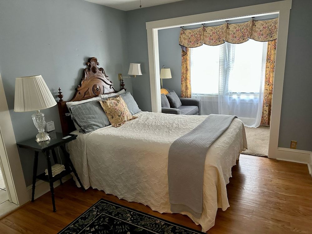 Azalea Room