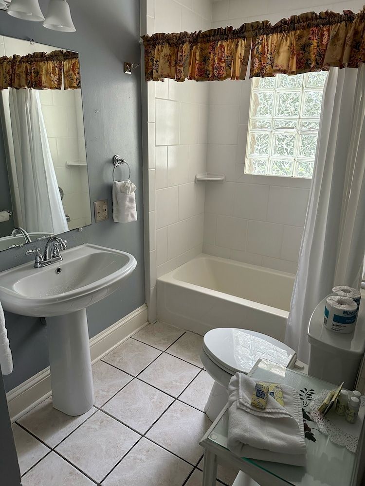 Azalea Room
