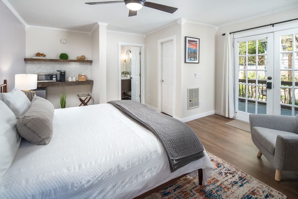 The Victorian Inn Blowing Rock Garden Suite 3