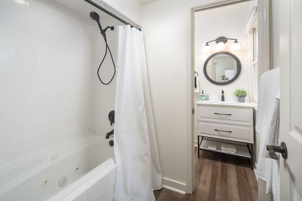 The Victorian Inn Blowing Rock Standard Cottage 9