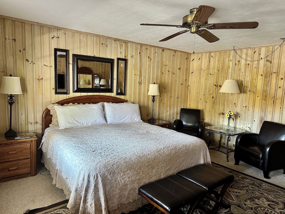 Azalea Garden Inn Standard Room 3