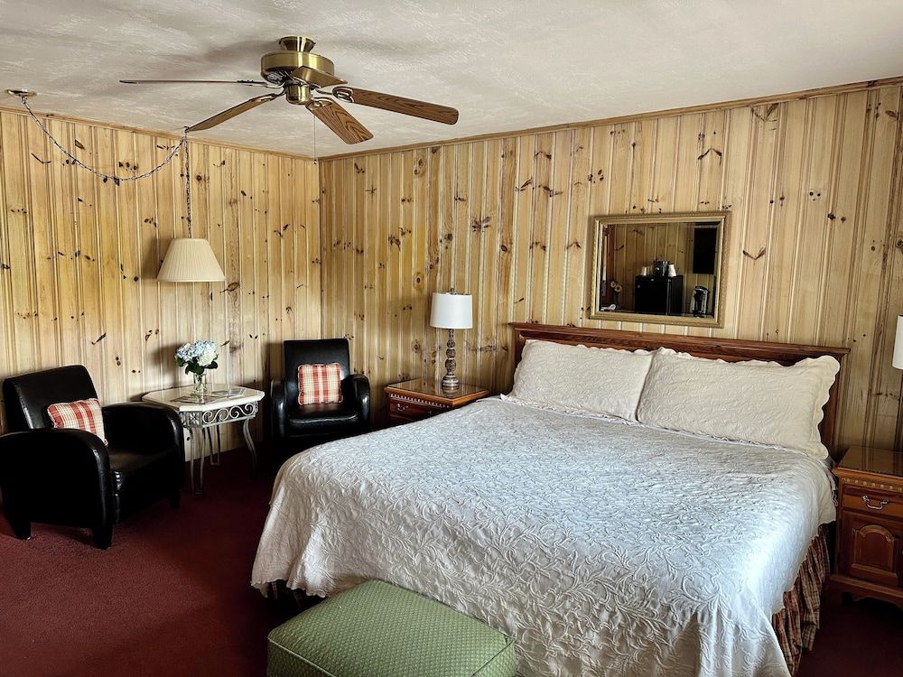 Azalea Garden Inn Standard Room 4