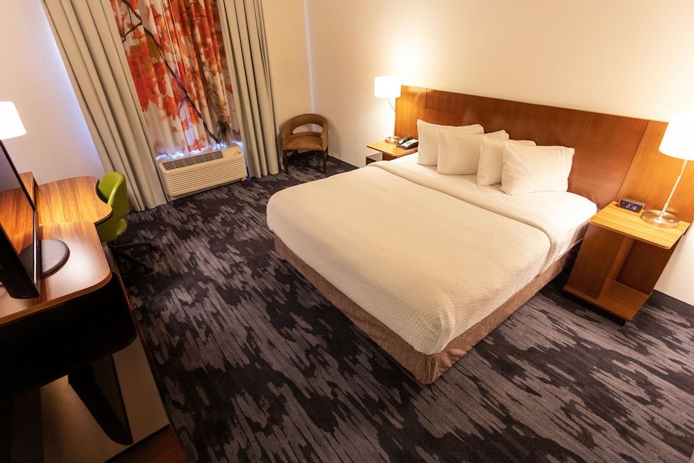 Room, 1 King Bed, Non Smoking (Hearing Accessible)