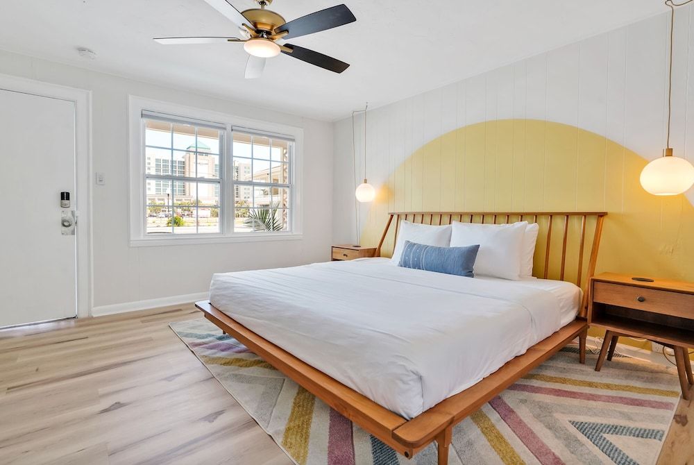 Deluxe Room, 1 King Bed