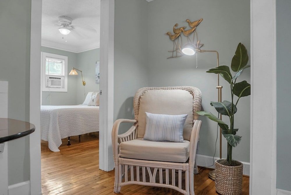 Carolina Beach Inn Suite, 1 King Bed with Sofa bed, Non Smoking, Kitchen 9